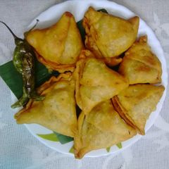 A picture of Veggie stuffed samosa.
