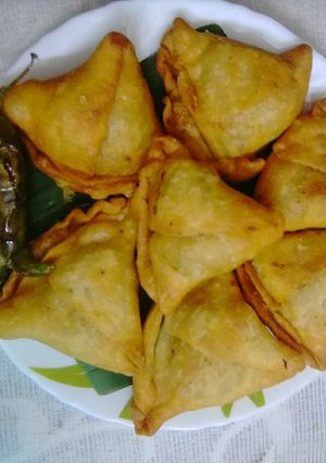 A picture of Veggie stuffed samosa.