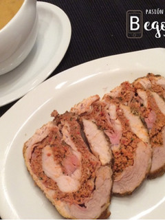 Una foto de Lomo relleno con salsa de puerros y cúrcuma olla gm D, E y F