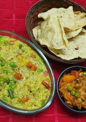 A picture of Healthy Mixed Veg Khichdi.