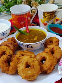মেদু বড়া(medu vada recipe in Bengali) রেসিপির প্রধান ছবি