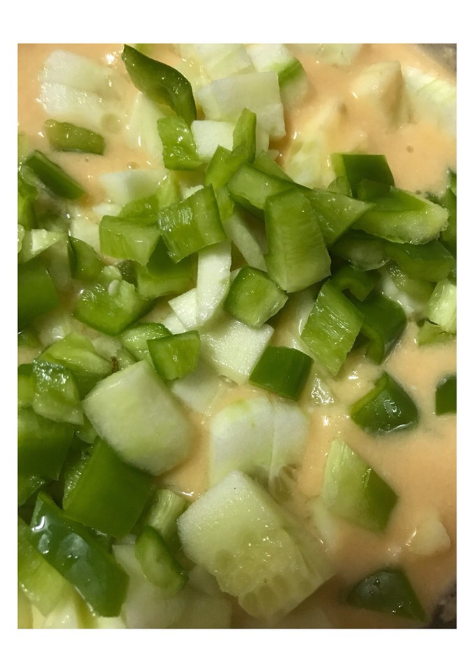 Una foto de Gazpacho con guarnición