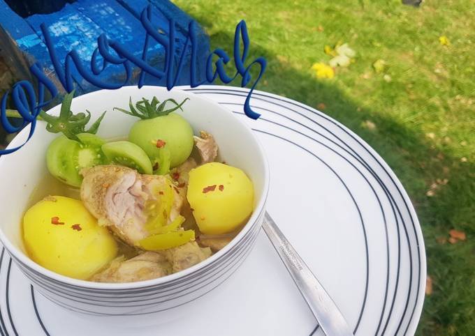 Chicken,onion and whole potatoes soup