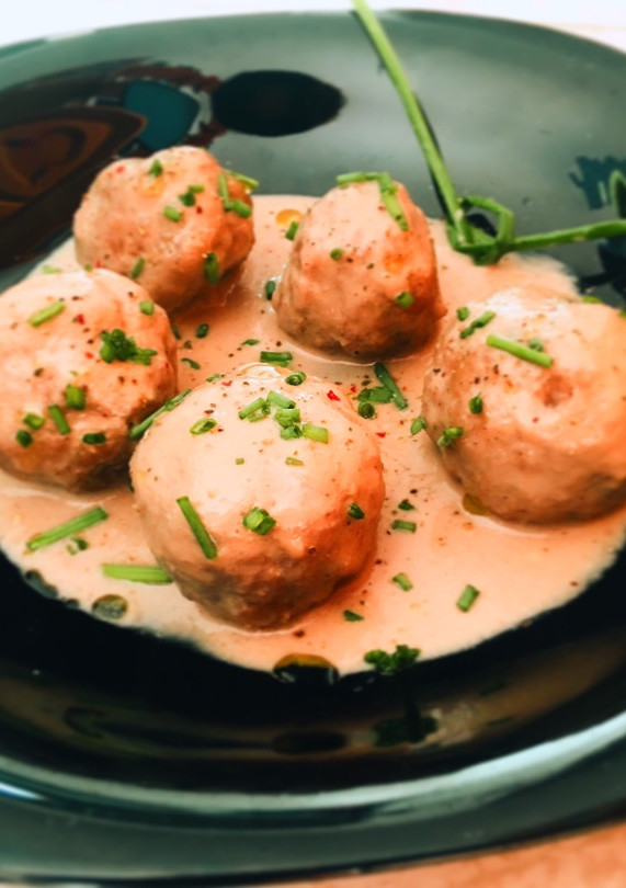 Una foto de Albóndigas de ternera en salsa de champiñón y queso (receta ligera) 👏