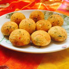 A picture of Rava Appe.
