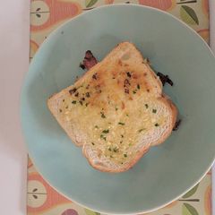 A picture of Garlic bread toast.