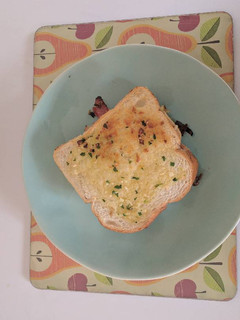 A picture of Garlic bread toast.