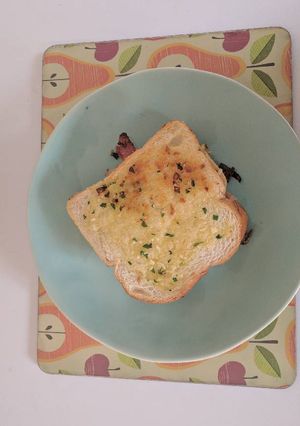 A picture of Garlic bread toast.