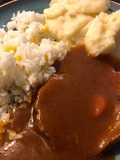 Puré de papas con asado de carne y arroz
