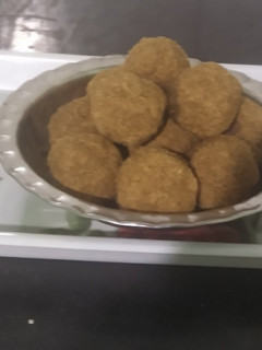 பச்சை பயிர் உருண்டை (Pachai payaru urundai recipe in tamil) செய்முறை முக்கிய புகைப்படம்