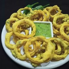 A picture of Methi Onion Ring Fritters.