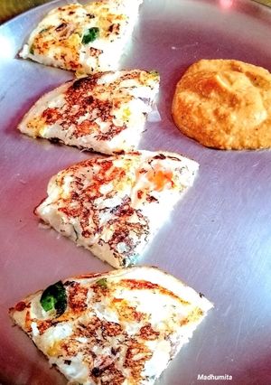A picture of Vegetable Utthapam.