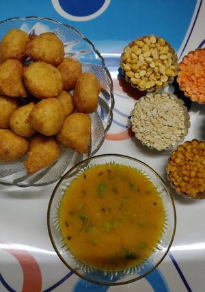 A picture of Mix Dal Vada.