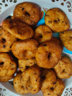 உளுந்து வடை(ulunthu vadai recipe in tamil) செய்முறை முக்கிய புகைப்படம்