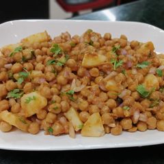 A picture of Safed Chana Chaat.