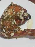 Cuartos de pollo fritos en freidora de aire caliente