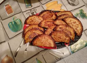 Una foto de Empanadillas de atún queso y tomate