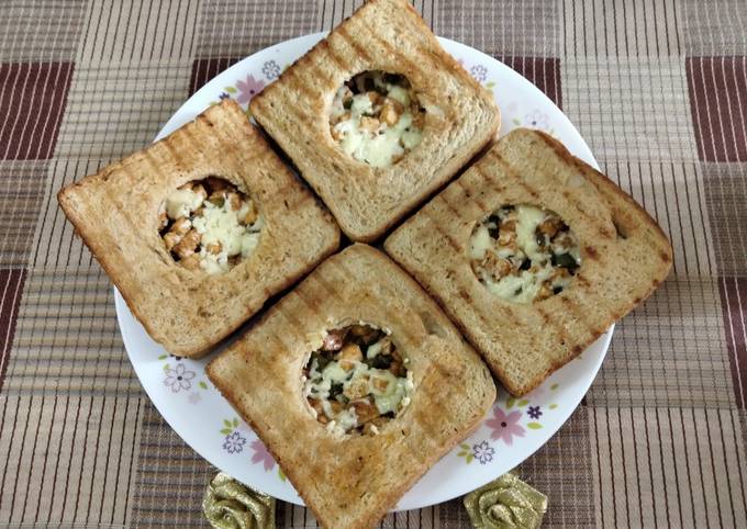 Recipe of Perfect #toc#week4#party recipes-Grilled Capsicum Paneer Cheese Toast