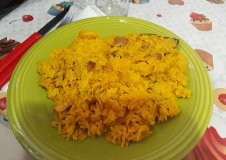 Paella de calamares y mejillones