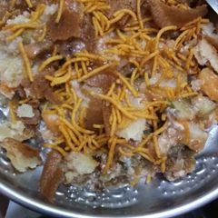 A picture of Dahi bhalla papdi.