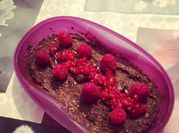 Une photo de bowl cake compote