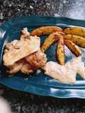 Pollo con salsa de puerro, cebolla y patatas chulas
