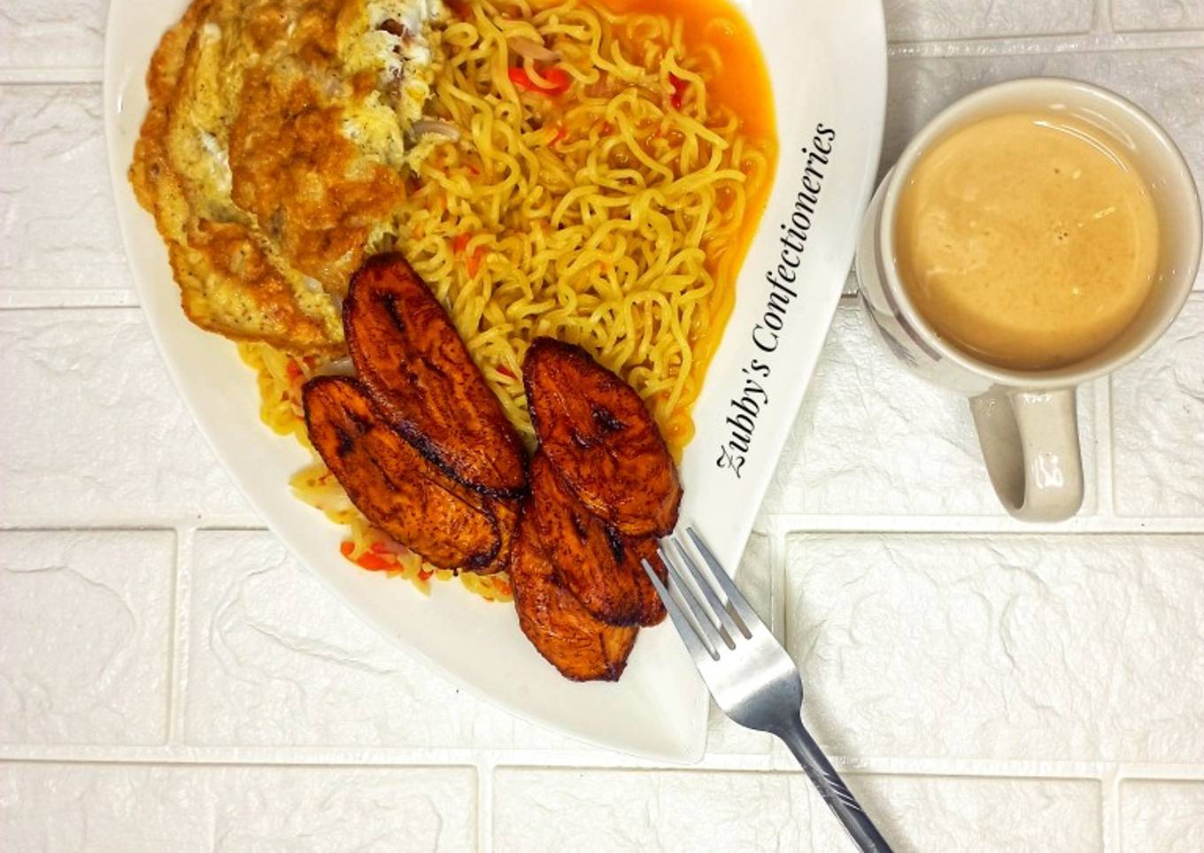 Pepperish noodles with egg & ginger tea 🍵