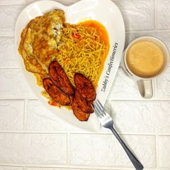 A picture of Pepperish noodles with egg & ginger tea 🍵.
