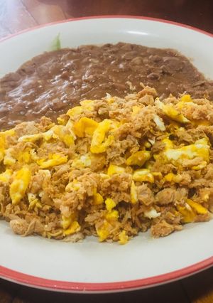 Una foto de Atún con huevo