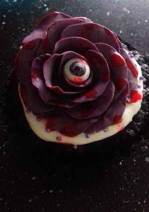 Una foto de Black Magic Halloween Cupcakes