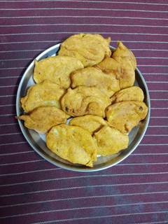 બટેટાના ભજીયા (Bateta na bhajiya recipe in Gujarati) રેસીપી મુખ્ય ફોટો