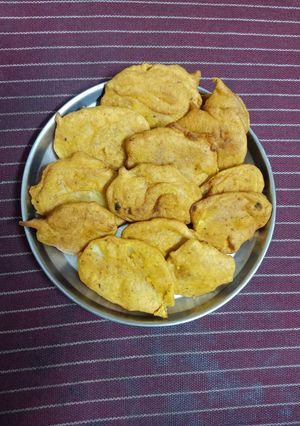 બટેટાના ભજીયા (Bateta na bhajiya recipe in Gujarati) રેસીપી મુખ્ય ફોટો