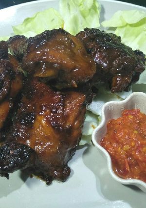 A picture of Ayam Bakar Kecap (Grilled Chicken with Sweet Soy Sauce).