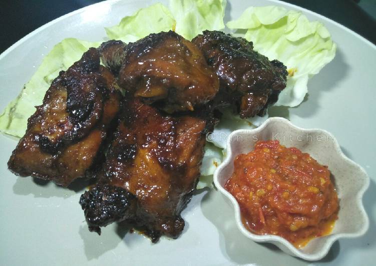 How to Prepare Quick Ayam Bakar Kecap (Grilled Chicken with Sweet Soy Sauce)
