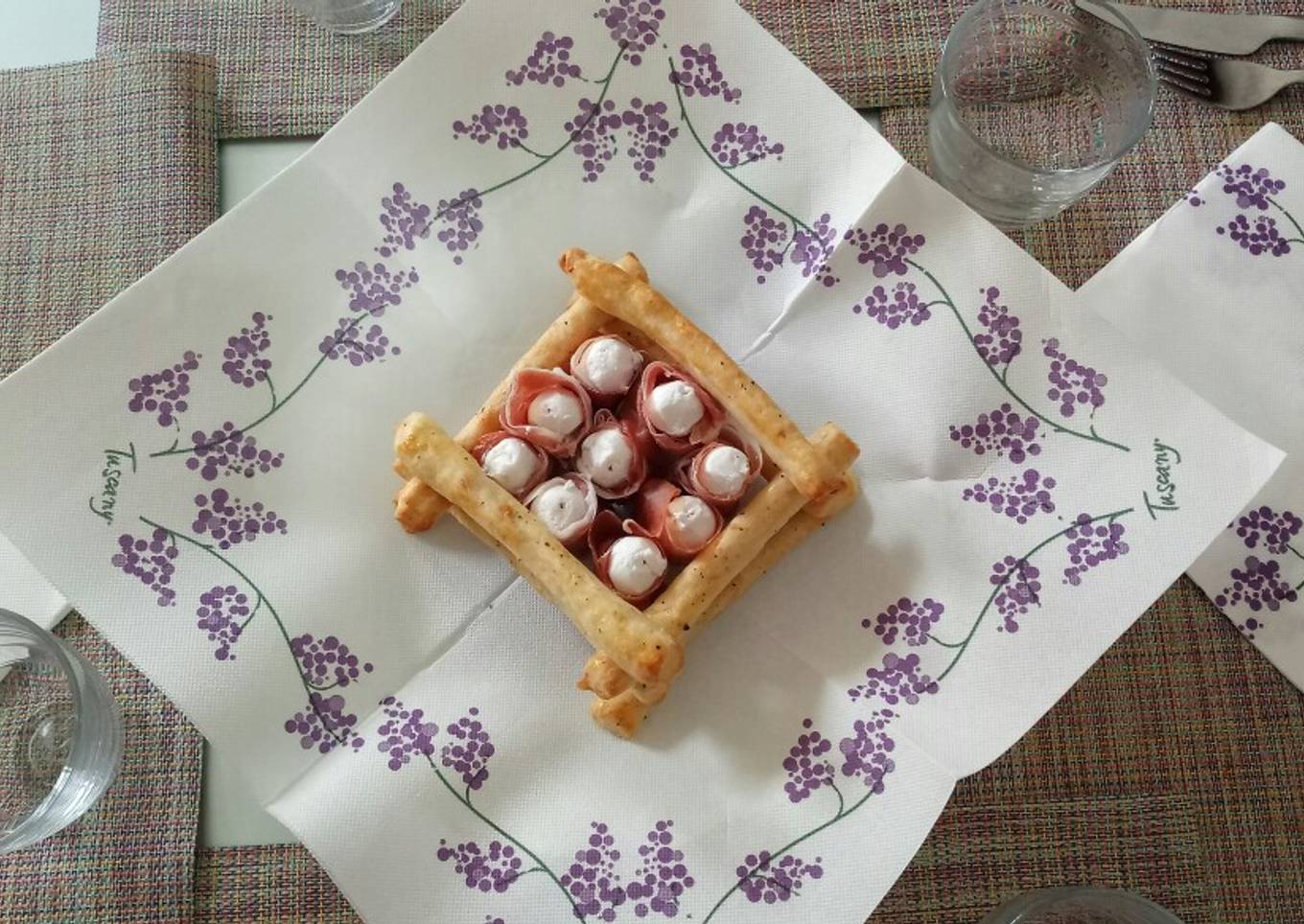 Cacio and pepe breadsticks with prosciutto and goat's cheese