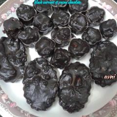A picture of Black Currant and Rasna Homemade Chocolate.