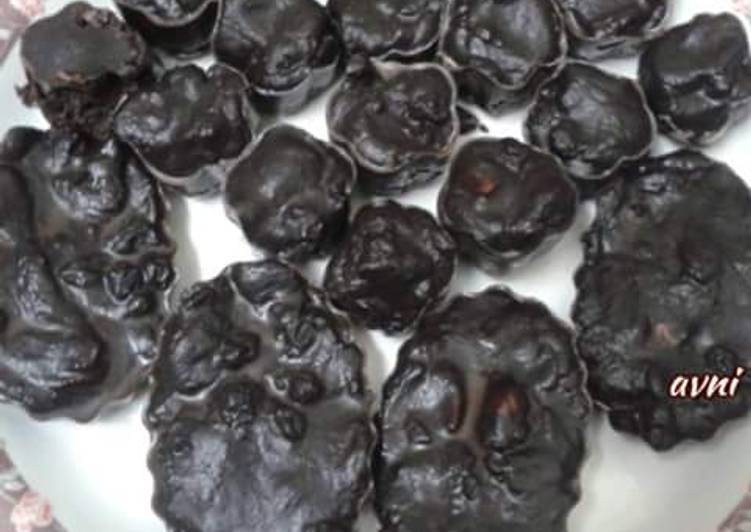 Black Currant and Rasna Homemade Chocolate