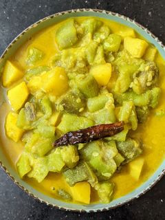 ঝিঙ্গে আলু পোস্ত রেসিপির প্রধান ছবি