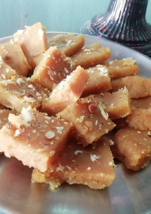 बेसन की बर्फी (Besan ki barfi recipe in Hindi) रेसिपी मुख्य फोटो