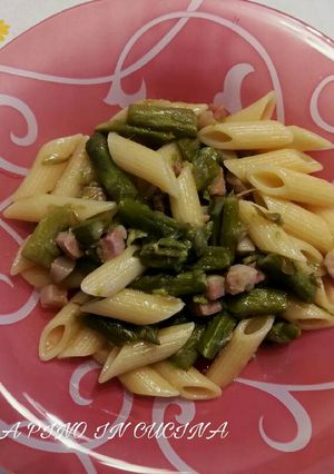 Foto di Mezze Penne con Asparagi e Pangetta