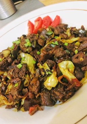 Foto resep Gongso ati ayam dengan sayur koool.