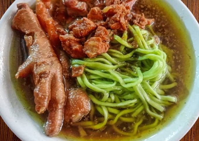 Resep Mie Ayam Hijau Ceker Berkuah Oleh Nika Zulianingsih Cookpad