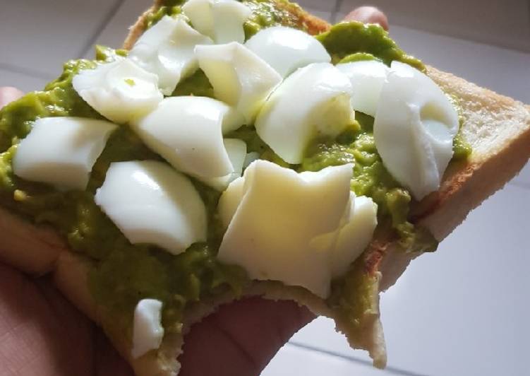 Toast avocado and white egg