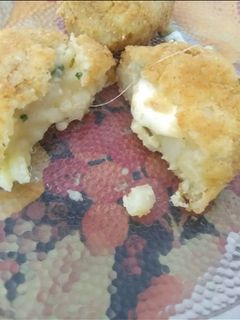 Una foto de Bombas de papa con queso adentro 🤤😲