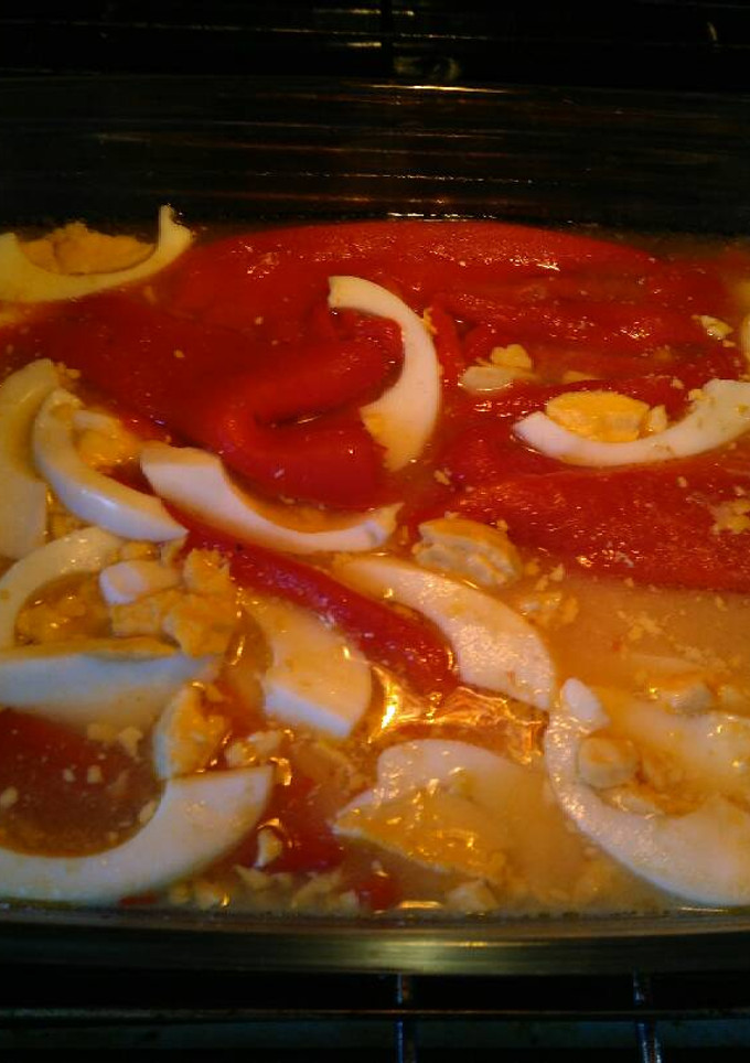 Una foto de Pimientos rojos asados con huevo