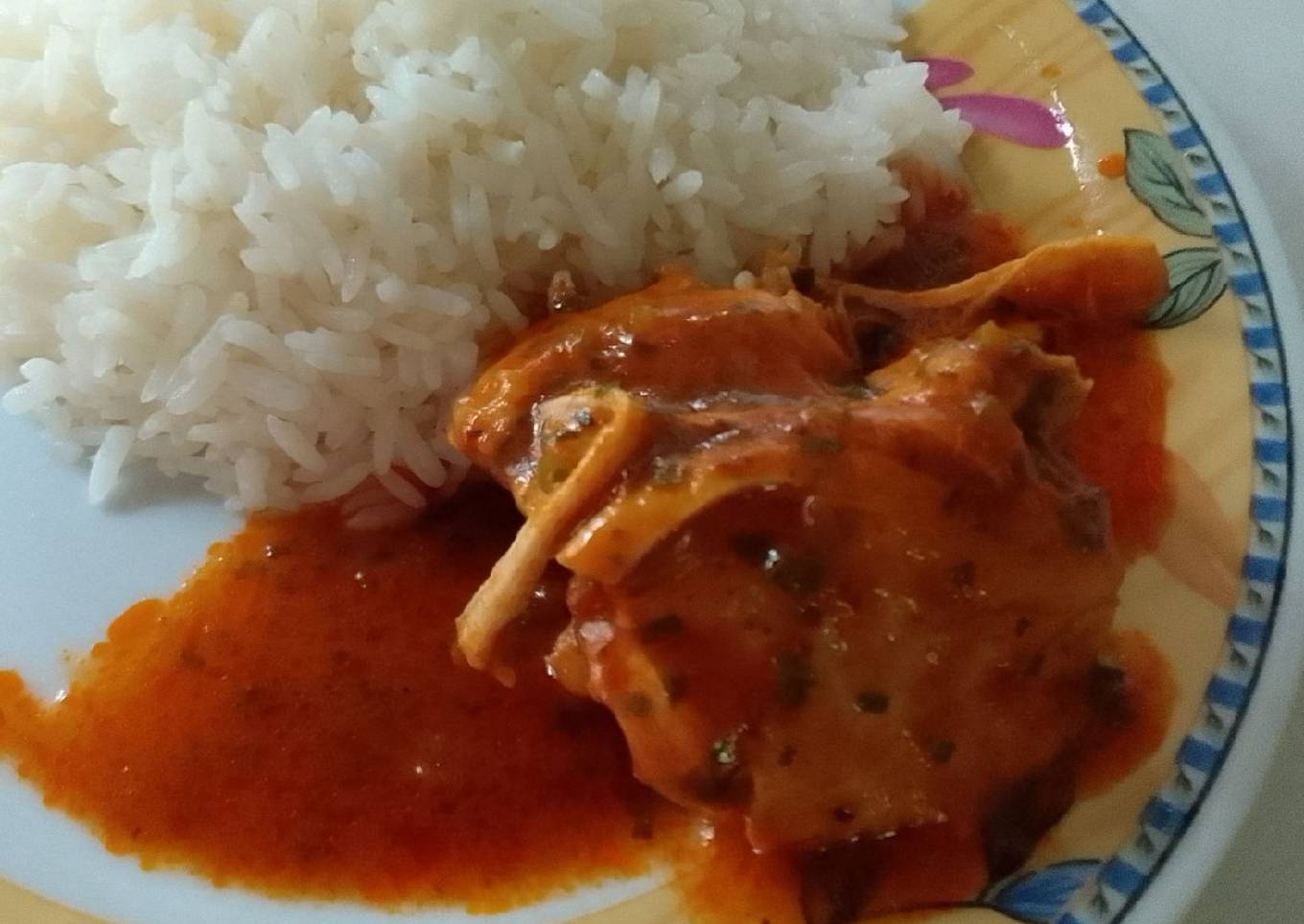 Pollo en salsa de tomate /guiso (a mi manera)