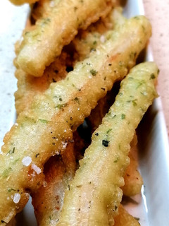 Una foto de Espárragos en tempura con sal de hierbas