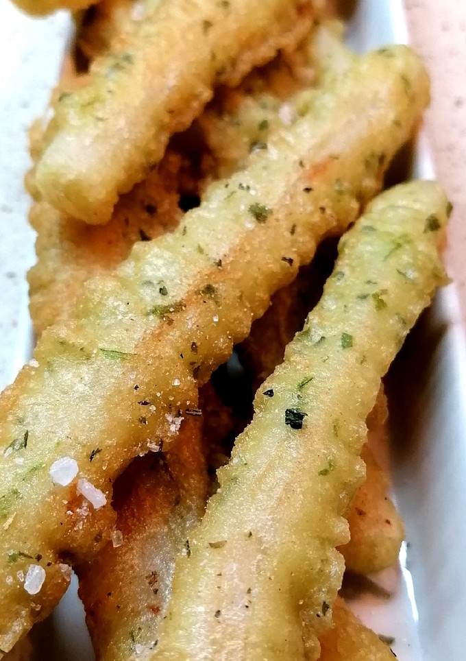 Una foto de Espárragos en tempura con sal de hierbas