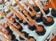 Una foto de cake pops de chocolate y dulce de leche