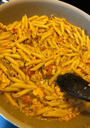 Foto di Penne di kamut salmone e curcuma